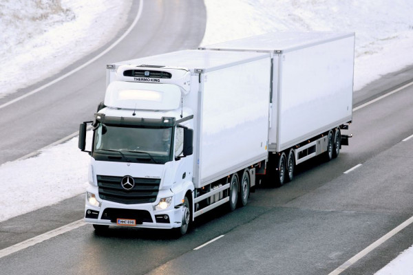 License checking services for commercial vehicles